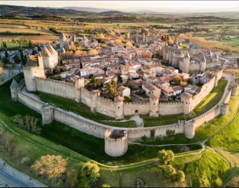 Gite Au Pied De La Cite Medievale - Le 127 Carcassonne Dış mekan fotoğraf